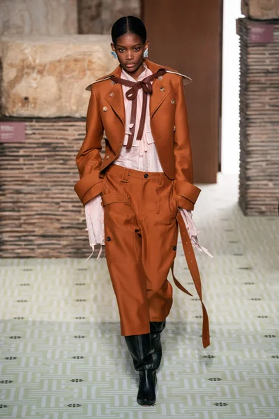 Look 49